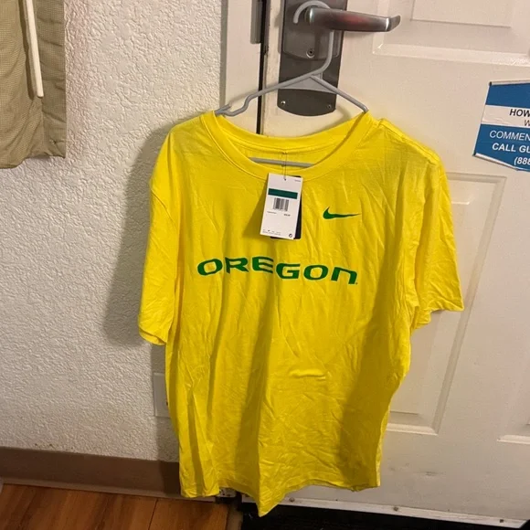 Nike Yellow Oregon Ducks Lockup Legend Performance T-Shirt - Picture 1 of 2